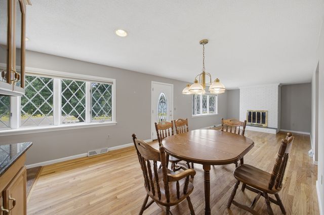 159 Mountainview Rd, East Longmeadow, MA 01020
