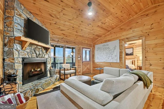 89 N Whitepath Circle, Ellijay, GA 30540