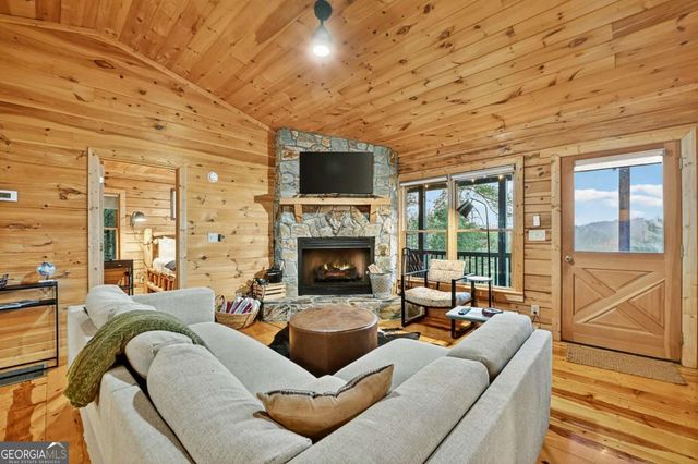89 N Whitepath Circle, Ellijay, GA 30540