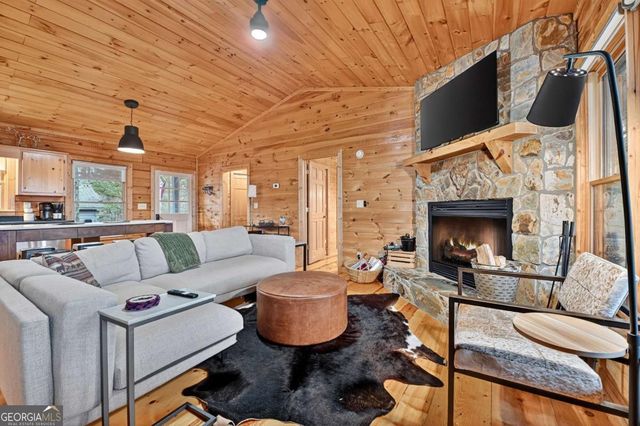 89 N Whitepath Circle, Ellijay, GA 30540