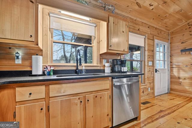 89 N Whitepath Circle, Ellijay, GA 30540