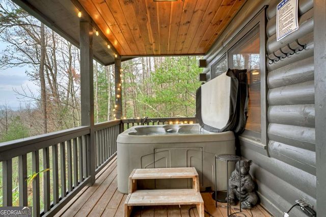 89 N Whitepath Circle, Ellijay, GA 30540