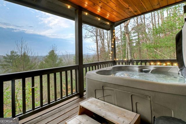 89 N Whitepath Circle, Ellijay, GA 30540