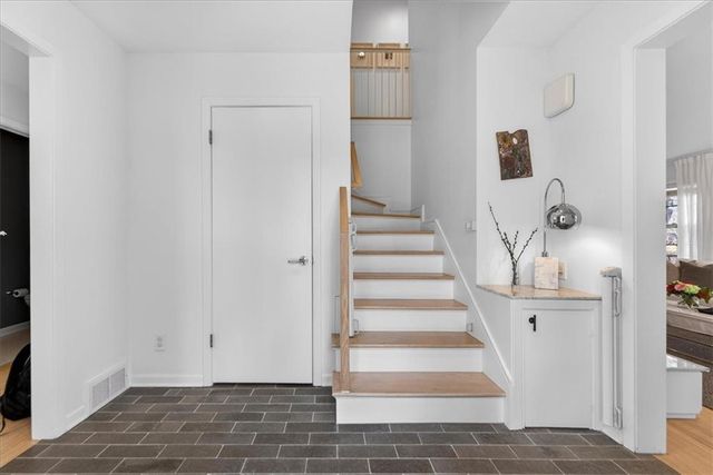 2902 W 71st Terrace, Prairie Village, KS 66208