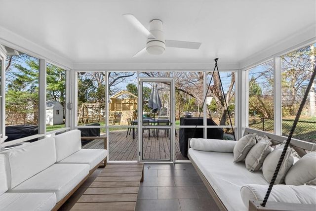 2902 W 71st Terrace, Prairie Village, KS 66208