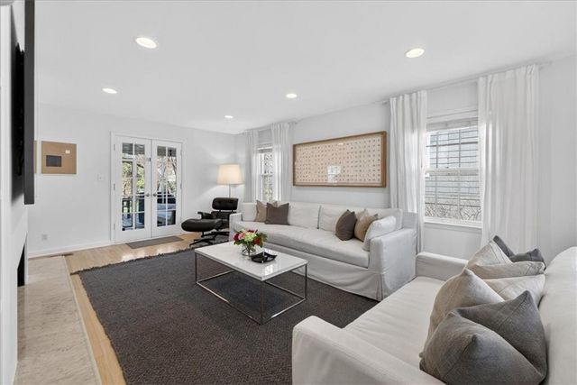 2902 W 71st Terrace, Prairie Village, KS 66208