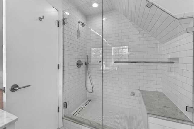 2902 W 71st Terrace, Prairie Village, KS 66208