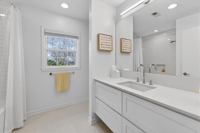 2902 W 71st Terrace, Prairie Village, KS 66208