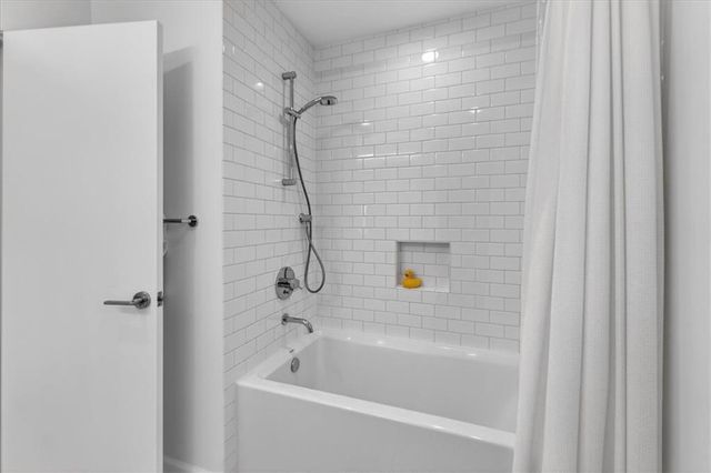 2902 W 71st Terrace, Prairie Village, KS 66208