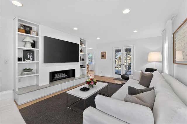 2902 W 71st Terrace, Prairie Village, KS 66208