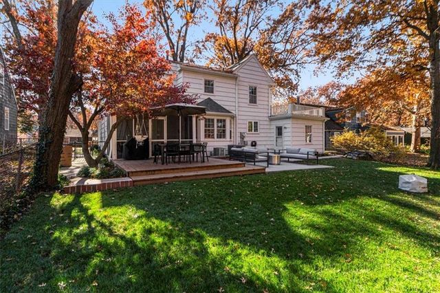 2902 W 71st Terrace, Prairie Village, KS 66208