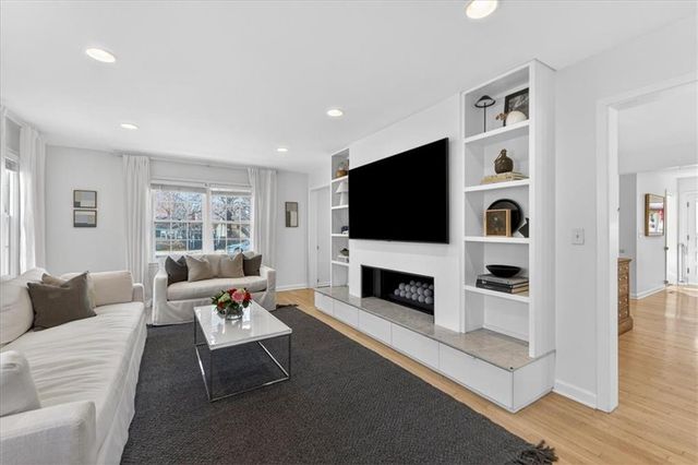 2902 W 71st Terrace, Prairie Village, KS 66208