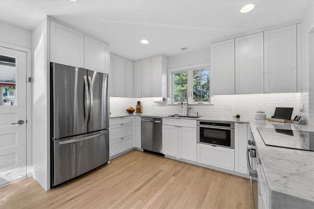 2902 W 71st Terrace, Prairie Village, KS 66208