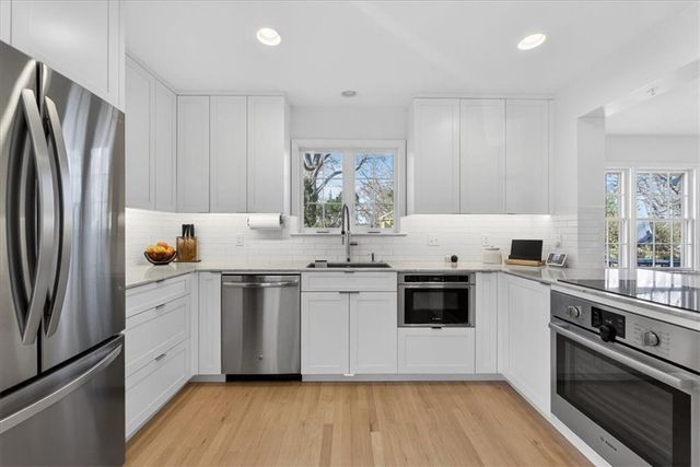 2902 W 71st Terrace, Prairie Village, KS 66208