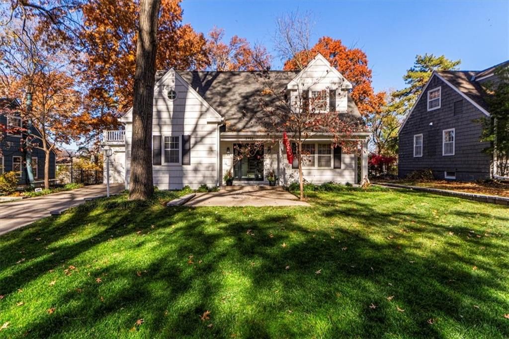 2902 W 71st Terrace, Prairie Village, KS 66208