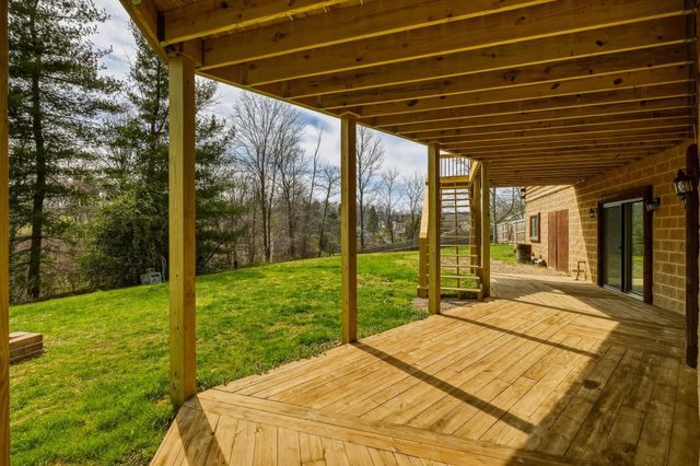 75 Valley Drive, Huntington, WV 25704