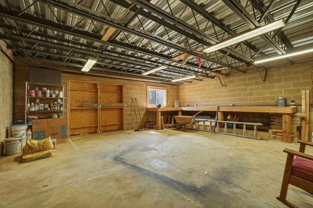 75 Valley Drive, Huntington, WV 25704