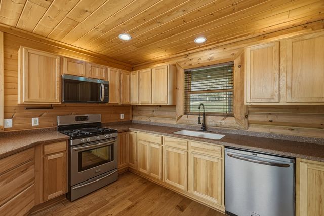 75 Valley Drive, Huntington, WV 25704