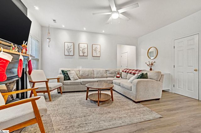 124 Garfield Lane, Simpsonville, SC 29681