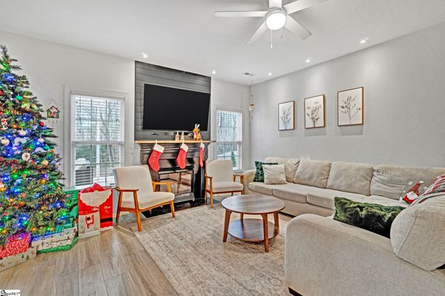 124 Garfield Lane, Simpsonville, SC 29681