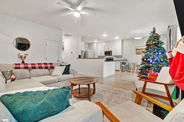 124 Garfield Lane, Simpsonville, SC 29681