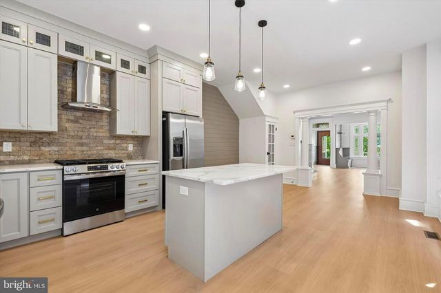 451 E WALNUT LN, Philadelphia, PA 19144