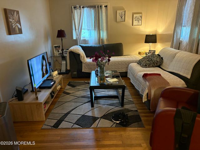 1 A Falcon Street A, Manchester, NJ 08759
