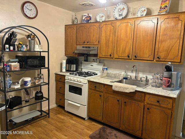 1 A Falcon Street A, Manchester, NJ 08759