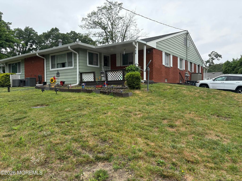 1 A Falcon Street A, Manchester, NJ 08759
