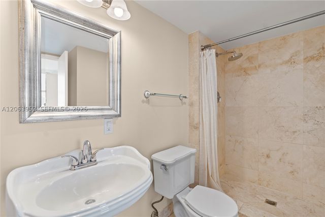 3675 N Country Club Dr 2208, Aventura, FL 33180