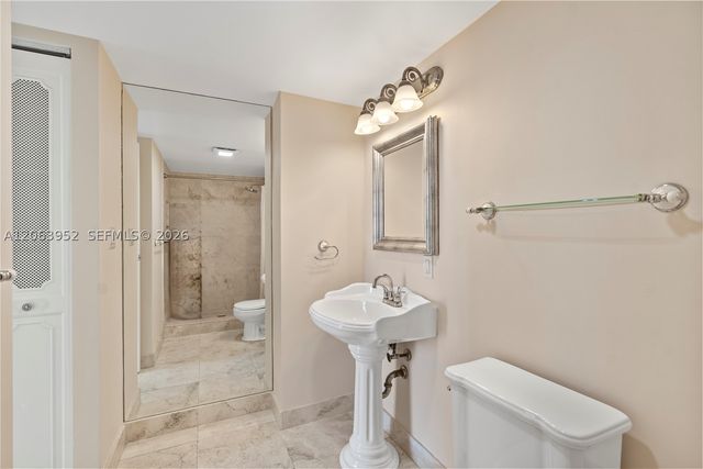 3675 N Country Club Dr 2208, Aventura, FL 33180