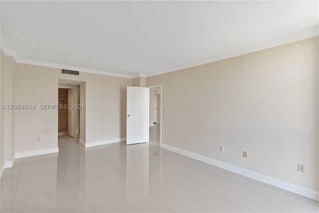 3675 N Country Club Dr 2208, Aventura, FL 33180