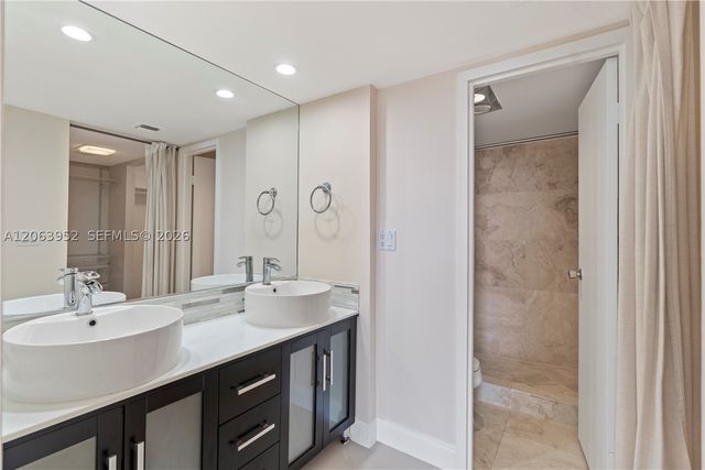 3675 N Country Club Dr 2208, Aventura, FL 33180