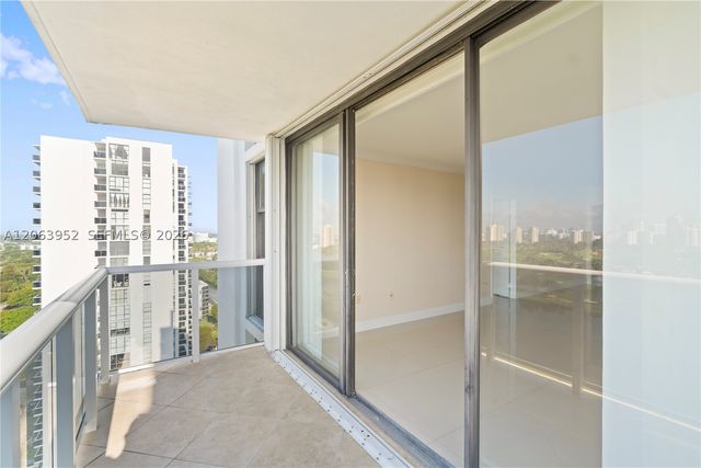 3675 N Country Club Dr 2208, Aventura, FL 33180