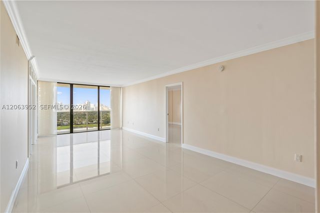 3675 N Country Club Dr 2208, Aventura, FL 33180