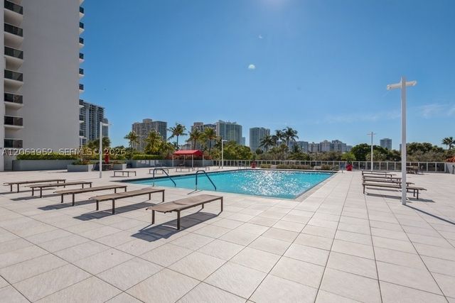 3675 N Country Club Dr 2208, Aventura, FL 33180
