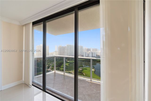 3675 N Country Club Dr 2208, Aventura, FL 33180