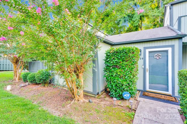 6109 Bent Tree Court, Charlotte, NC 28212
