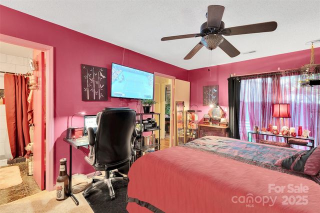 6109 Bent Tree Court, Charlotte, NC 28212