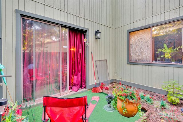 6109 Bent Tree Court, Charlotte, NC 28212