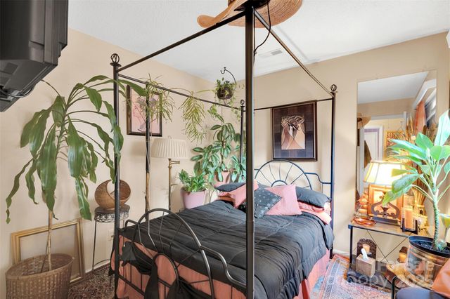 6109 Bent Tree Court, Charlotte, NC 28212