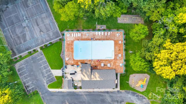 6109 Bent Tree Court, Charlotte, NC 28212