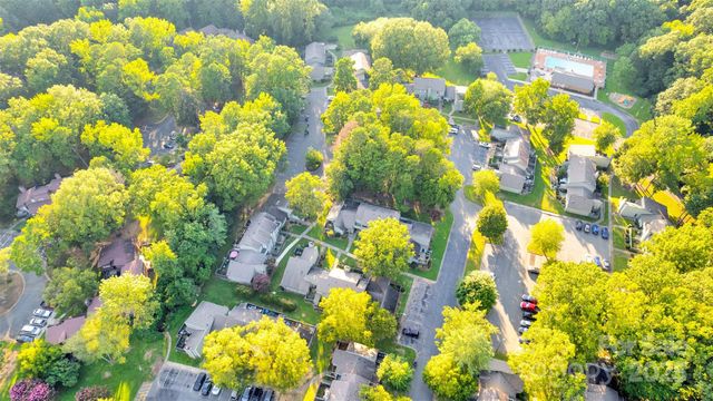 6109 Bent Tree Court, Charlotte, NC 28212