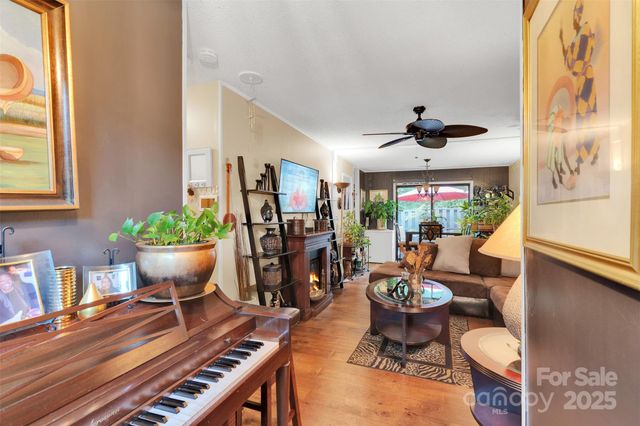 6109 Bent Tree Court, Charlotte, NC 28212