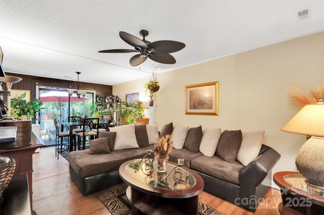 6109 Bent Tree Court, Charlotte, NC 28212