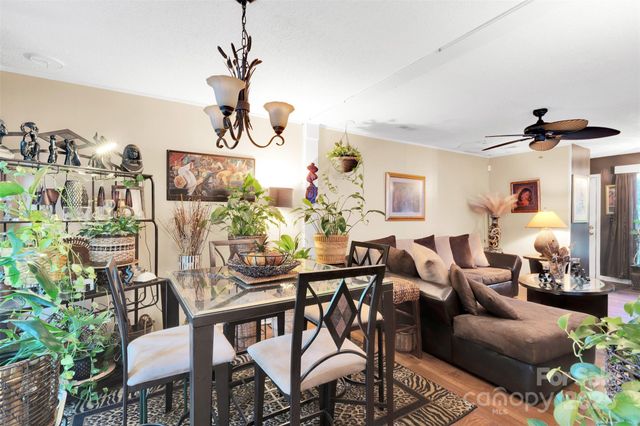 6109 Bent Tree Court, Charlotte, NC 28212