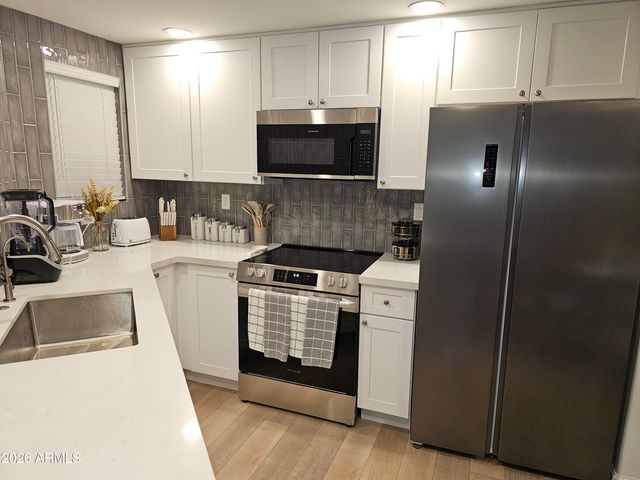 10410 N CAVE CREEK Road 1008, Phoenix, AZ 85020