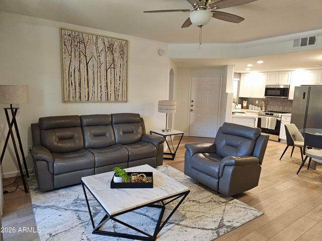 10410 N CAVE CREEK Road 1008, Phoenix, AZ 85020
