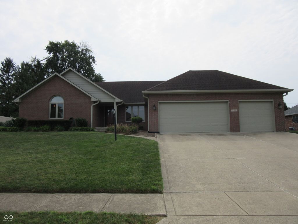 3717 The Courts, Greenwood, IN 46143