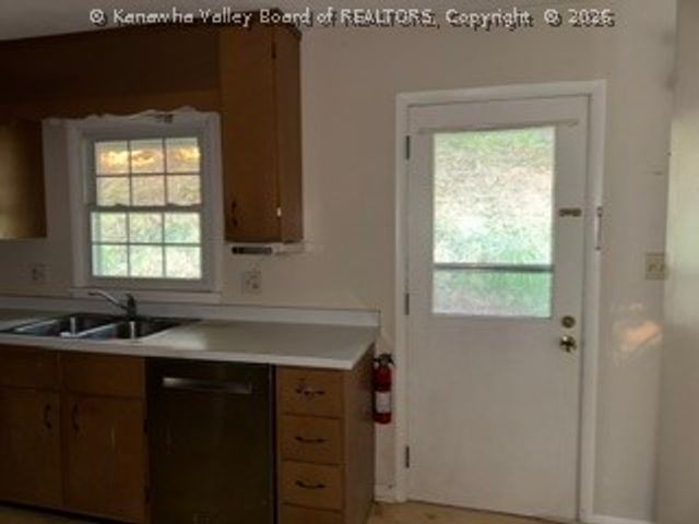 1226 Thomas Road, South Charleston, WV 25303